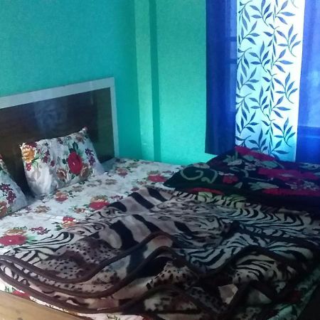Spot On Sharma'S Kitchen & Home Stay Bajaura Eksteriør bilde