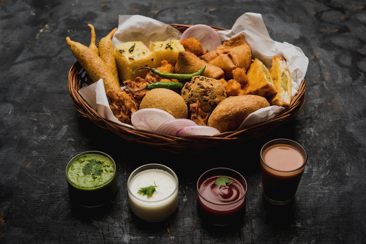 Spot On Sharma'S Kitchen & Home Stay Bajaura Eksteriør bilde