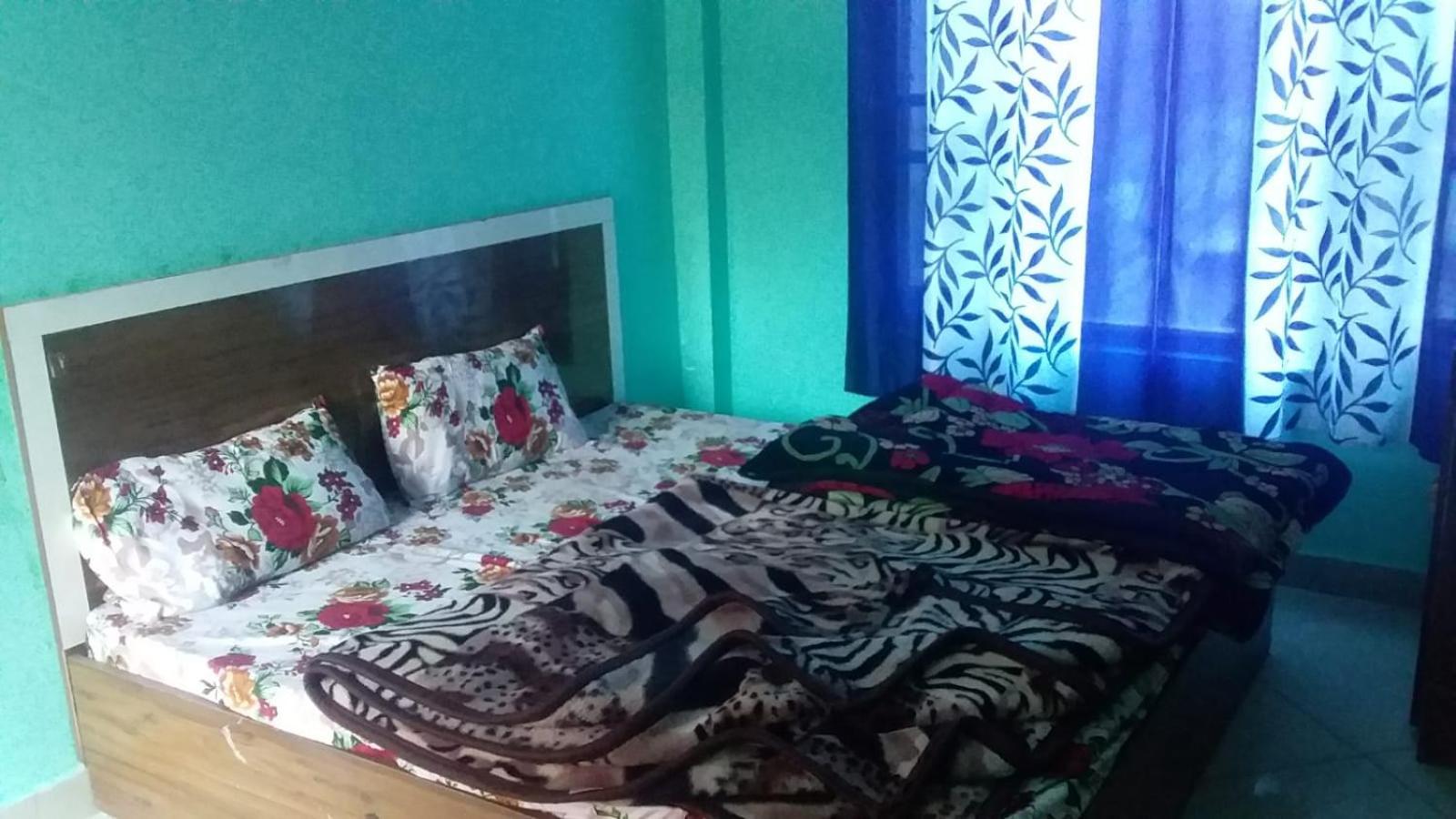 Spot On Sharma'S Kitchen & Home Stay Bajaura Eksteriør bilde